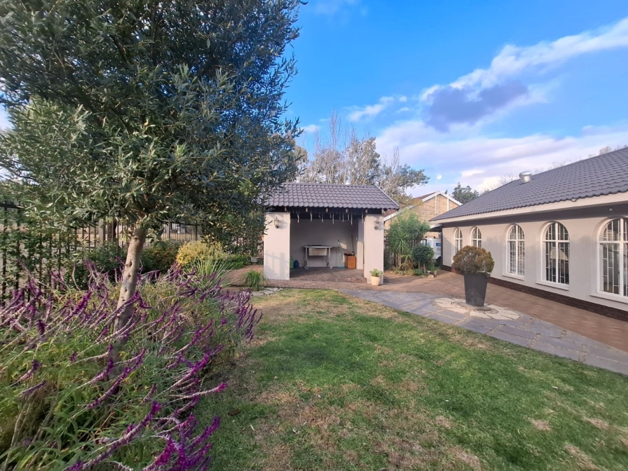 4 Bedroom Property for Sale in Pellissier Free State